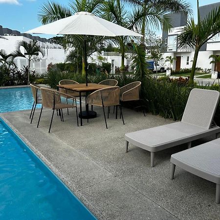 Casa Comoda Con Piscina Naranjo Buitenkant foto